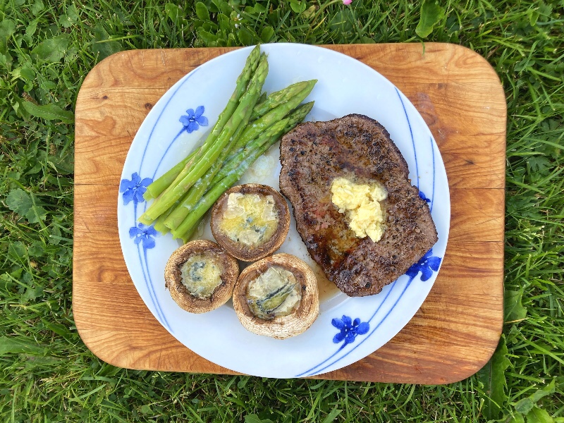 Minute Steak with Buttered Asparagus and Gorgonzola Filled Mushrooms |&nbsp;Recipe